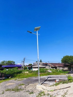 งานติดตั้งเสาไฟถนนโซล่าเซลล์ รุ่น NSS-120ix เสาสูง 6 เมตร ติดตั้งที่ จ.กำแพงเพชร