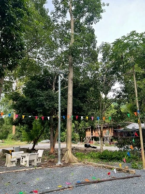งานติดตั้งเสาไฟถนนโซล่าเซลล์ รุ่น NSS-120ix เสาสูง 6 เมตร ติดตั้งที่ จ.พิษณุโลก