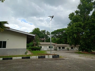งานติดตั้งเสาไฟถนนโซล่าเซลล์ รุ่น NSS-120ix เสาสูง 6 เมตร ติดตั้งที่ จ.ตาก